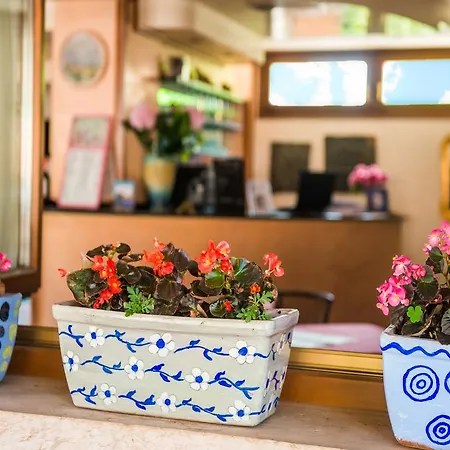 Albergo Centrale 2* San Zeno di Montagna